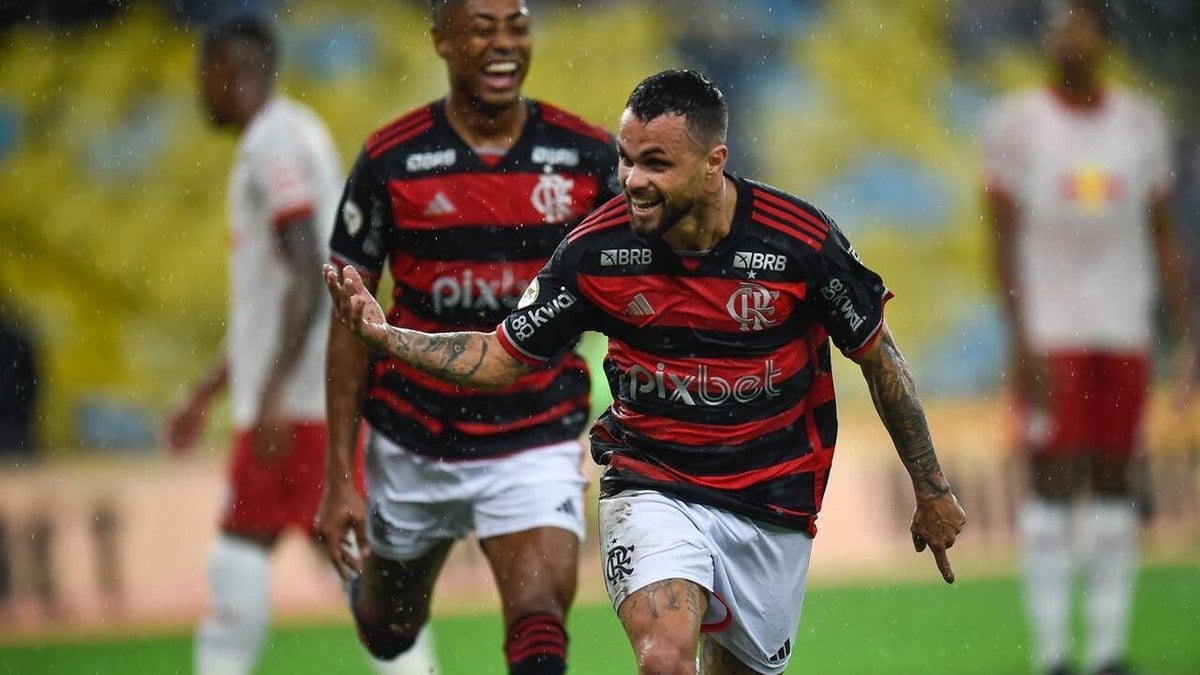 Michael marca na reestreia e Flamengo vence Bragantino Michael marca na reestreia e Flamengo vence Bragantino