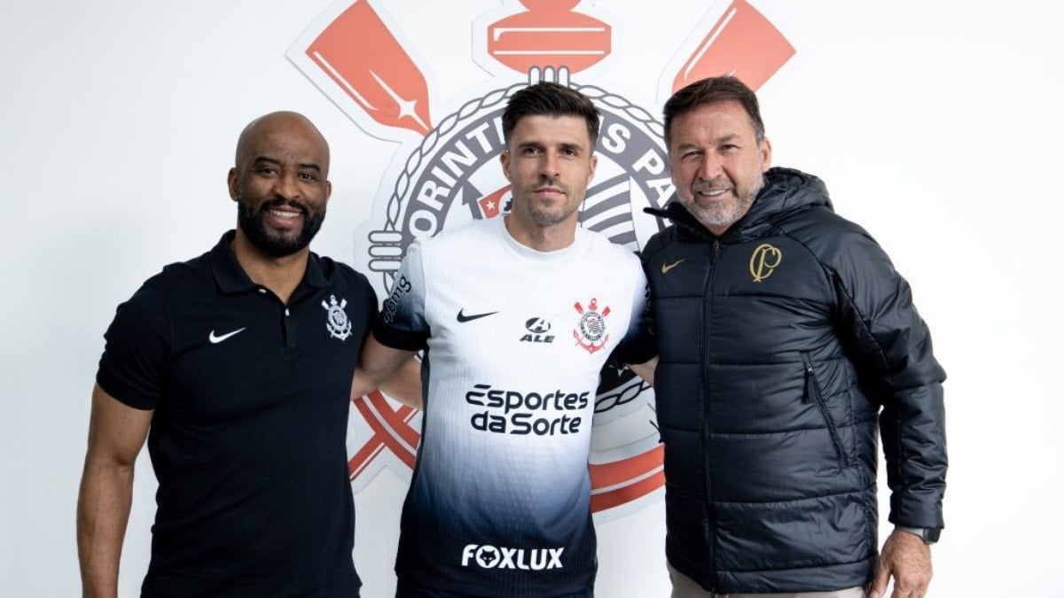 Corinthians confirma a contratação de atacante europeu por duas temporadas Corinthians confirma a contratação de atacante europeu por duas temporadas