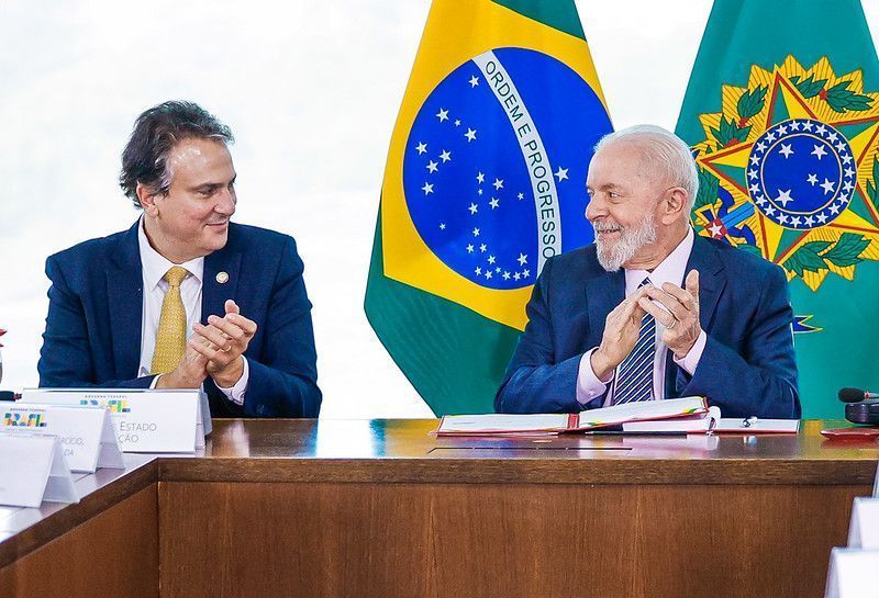 Lula chega ao Ceará com agendas de governo e compromisso eleitoral com aliado em Fortaleza Lula chega ao Ceará com agendas de governo e compromisso eleitoral com aliado em Fortaleza