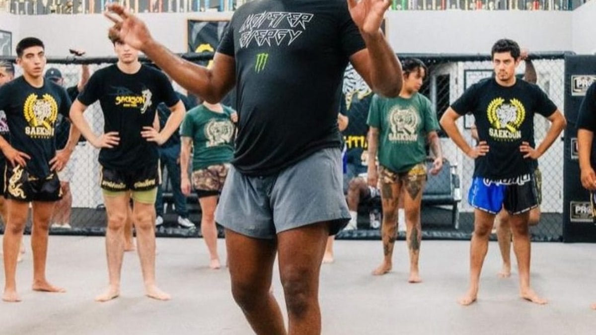 Jon Jones não irá se aposentar sem lutar com Aspinall, diz Dana White Jon Jones não irá se aposentar sem lutar com Aspinall, diz Dana White