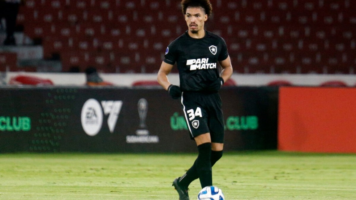 Adryelson de volta? Botafogo tenta empréstimo do zagueiro Adryelson de volta? Botafogo tenta empréstimo do zagueiro