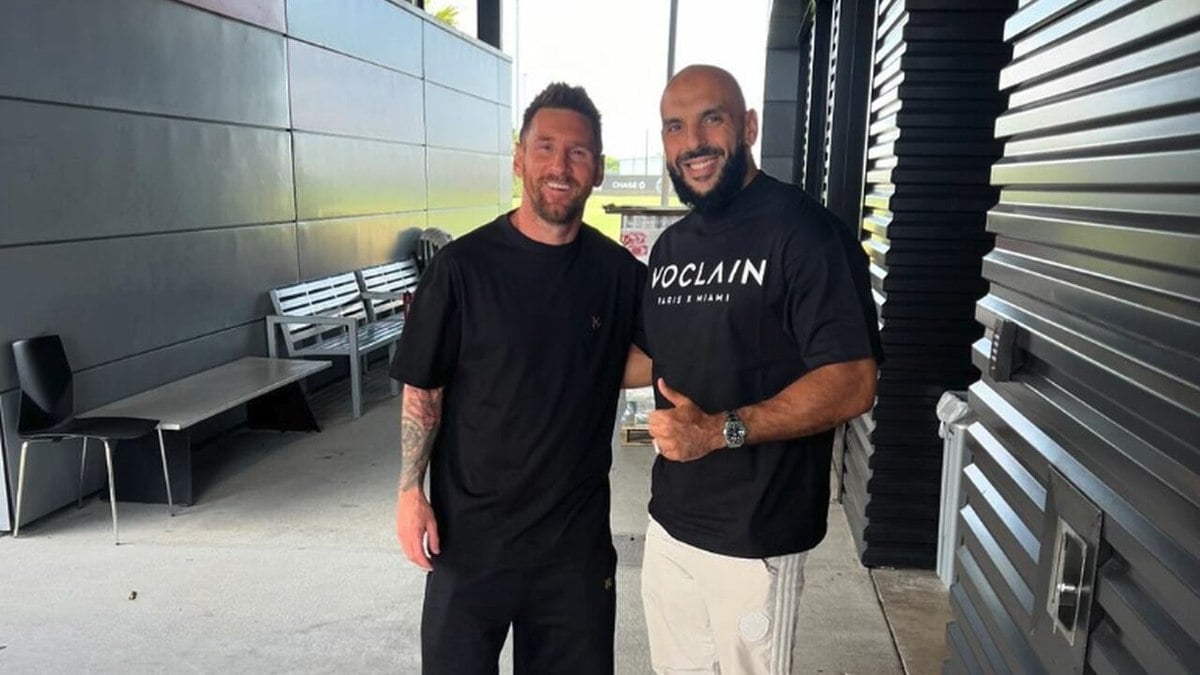 Segurança de Messi, Yassine Chueko impressiona e quebra parede em treino Segurança de Messi, Yassine Chueko impressiona e quebra parede em treino
