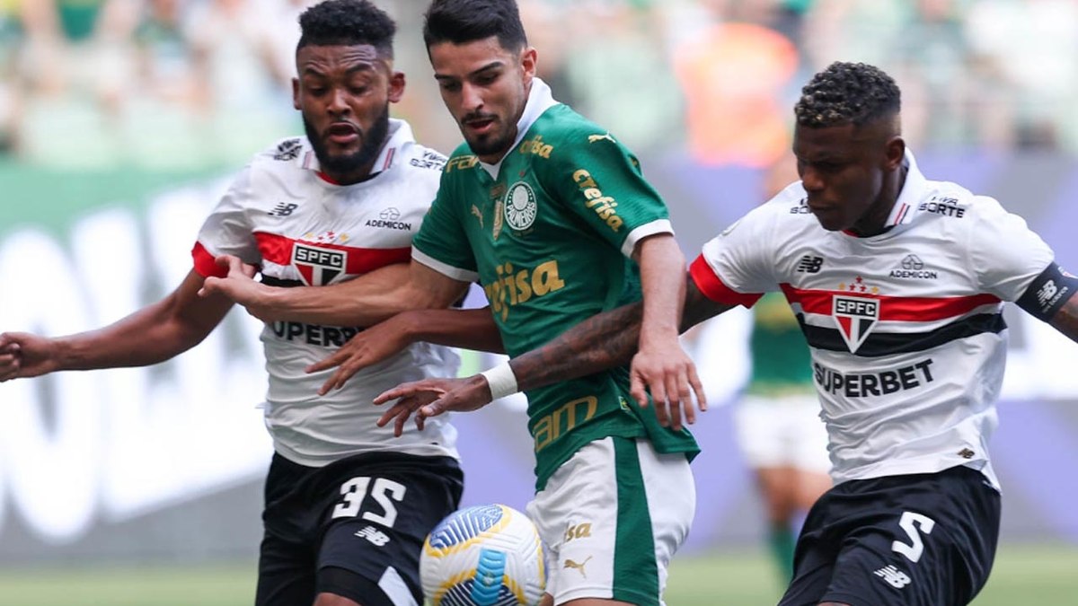 Flaco López brilha e Palmeiras vence São Paulo em clássico polêmico Flaco López brilha e Palmeiras vence São Paulo em clássico polêmico