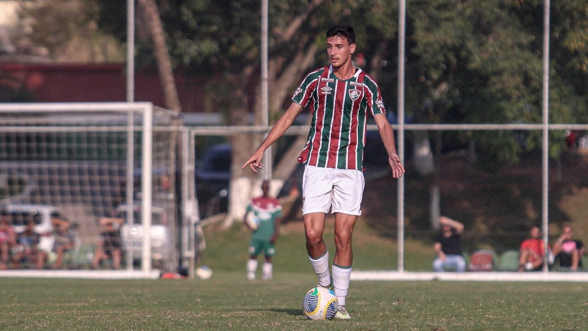 Zagueiro do Fluminense celebra arrancada no Brasileirão Sub-20 Zagueiro do Fluminense celebra arrancada no Brasileirão Sub-20