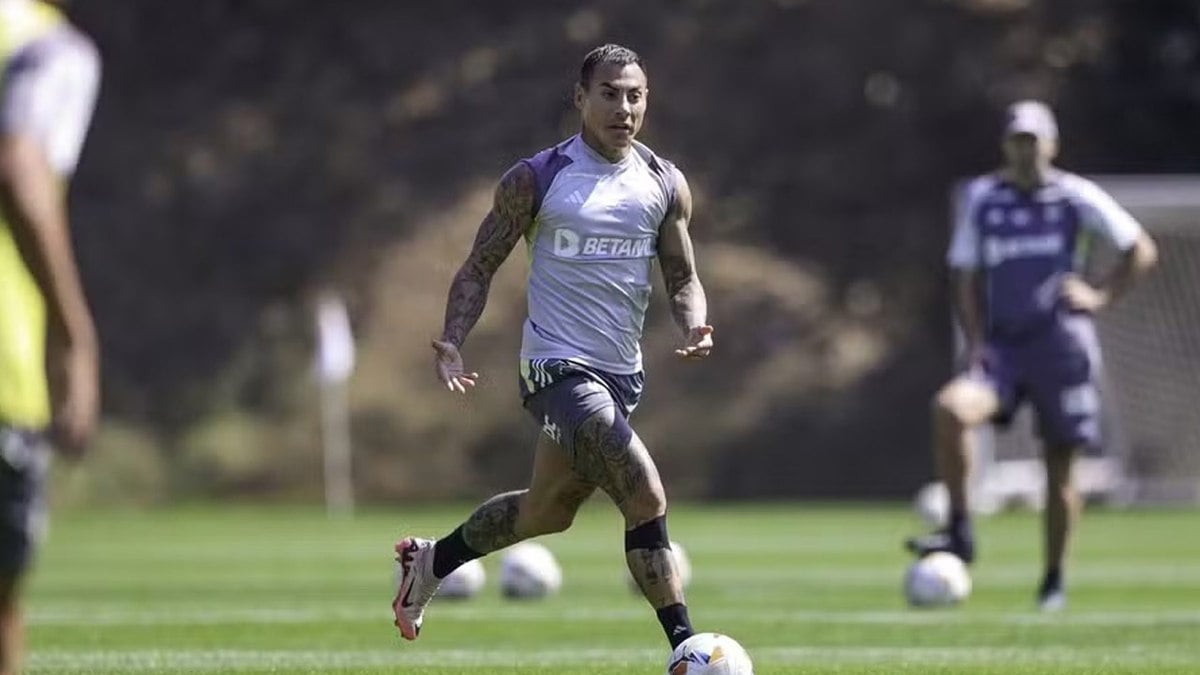 Vargas é liberado pelo DM e aumenta opções no ataque do Atlético Vargas é liberado pelo DM e aumenta opções no ataque do Atlético