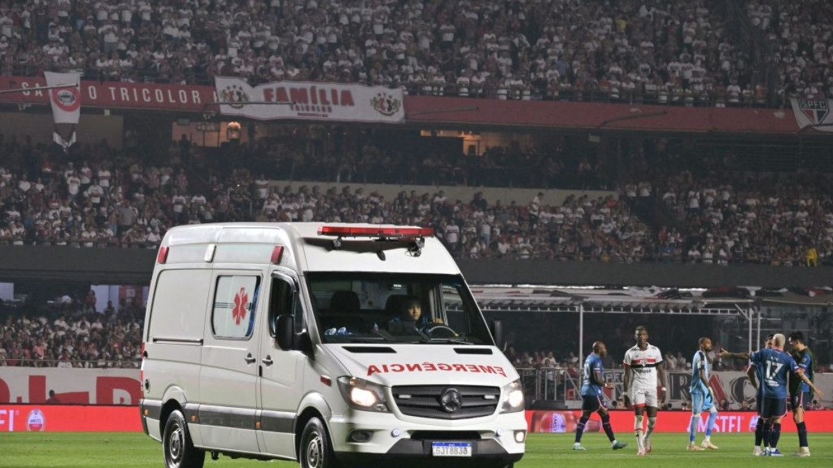 Nacional-URU atualiza quadro de saúde de Izquierdo após jogo contra o São Paulo; zagueiro sofreu arritmia cardíaca Nacional-URU atualiza quadro de saúde de Izquierdo após jogo contra o São Paulo; zagueiro sofreu arritmia cardíaca