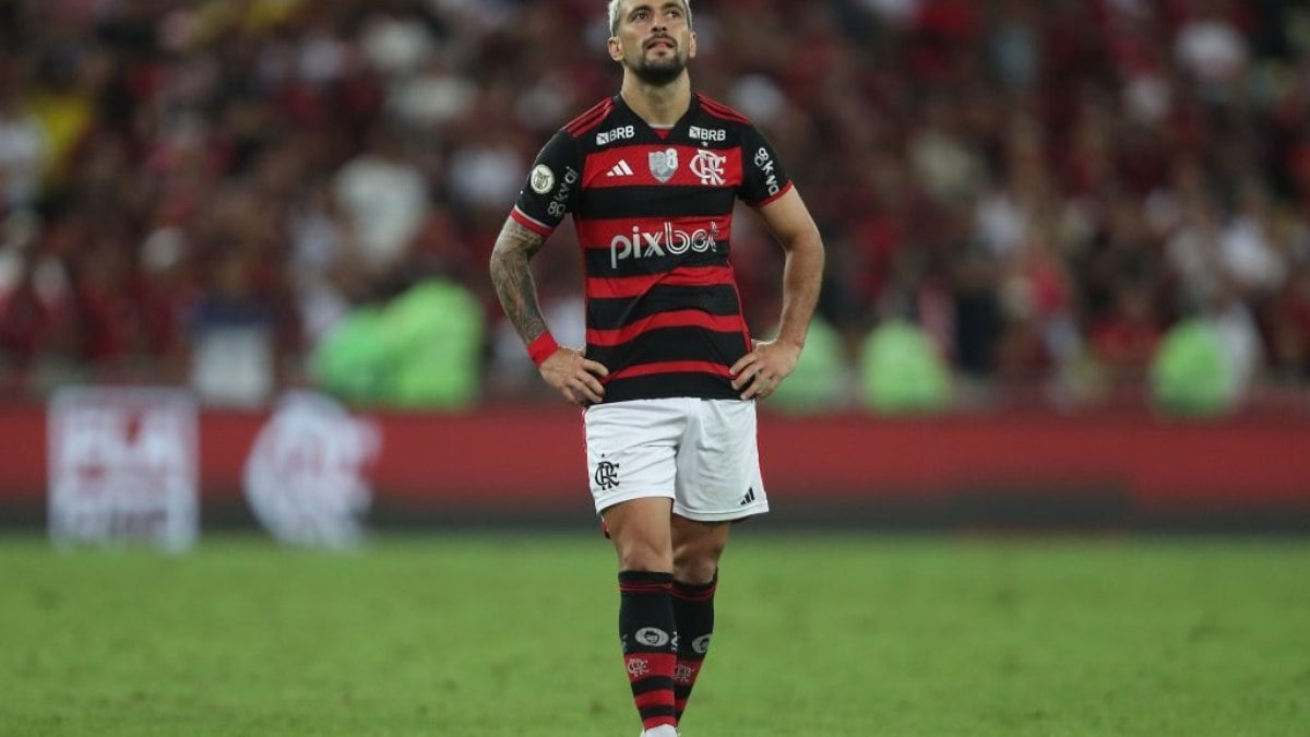 Arrascaeta fica fora do jogo contra o Bolívar após lesão confirmada Arrascaeta fica fora do jogo contra o Bolívar após lesão confirmada