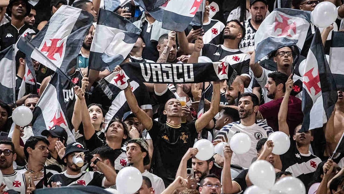 Torcida do Vasco esgota ingressos contra o CAP em 2h30 Torcida do Vasco esgota ingressos contra o CAP em 2h30