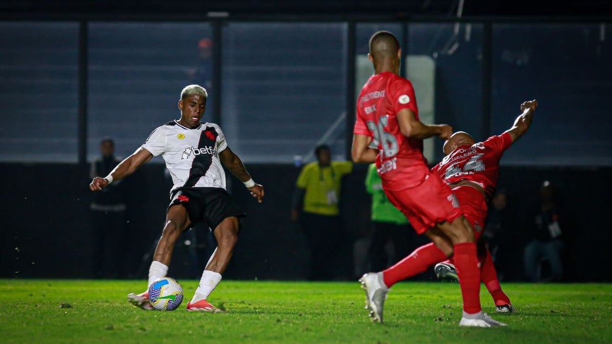 Emerson Rodríguez vai do inferno ao céu em virada do Vasco Emerson Rodríguez vai do inferno ao céu em virada do Vasco