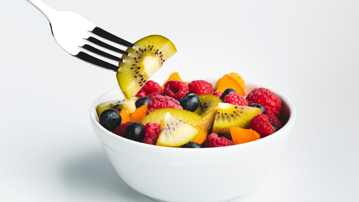Pode comer frutas a noite? Profissional esclarece essa dúvida comum Pode comer frutas a noite? Profissional esclarece essa dúvida comum