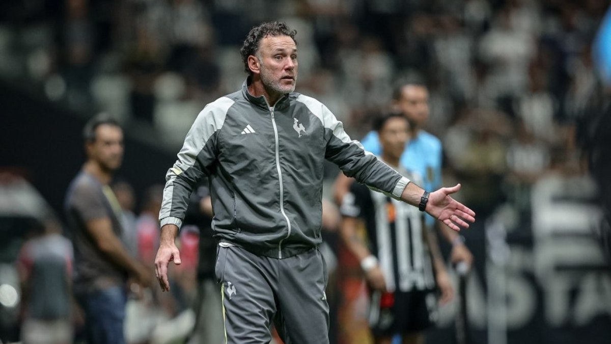 Milito comemora classificação contra o CRB e projeta clássico pelo Brasileirão Milito comemora classificação contra o CRB e projeta clássico pelo Brasileirão