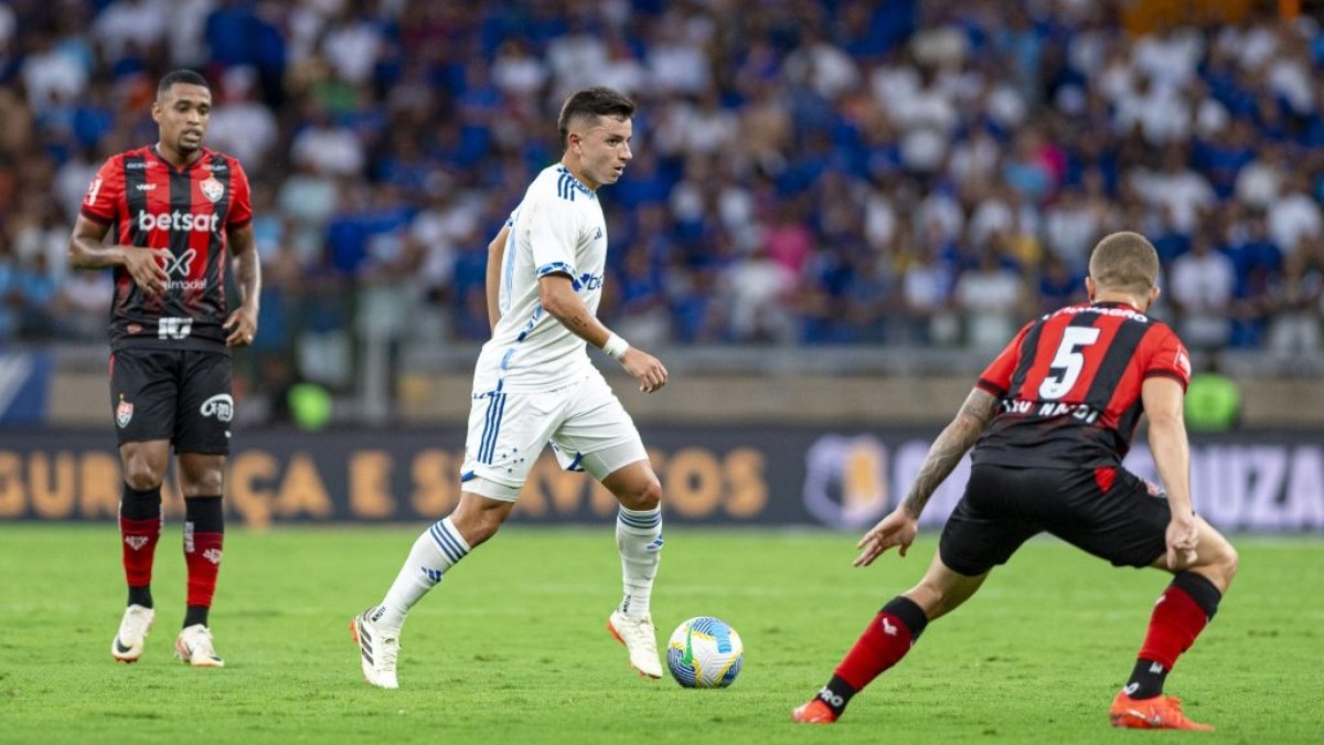 Cruzeiro visita o Vitória em busca da reabilitação no Brasileirão Cruzeiro visita o Vitória em busca da reabilitação no Brasileirão