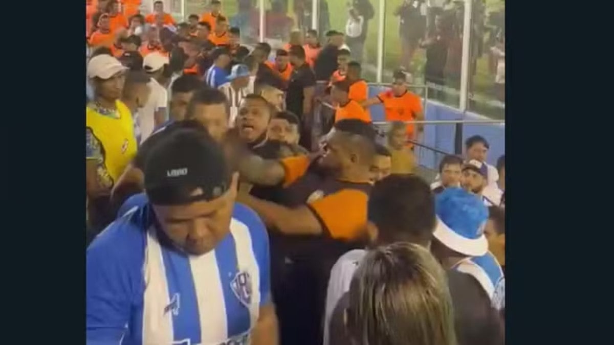 Segurança agride torcedor em jogo da Série B do Brasileirão; veja vídeo Segurança agride torcedor em jogo da Série B do Brasileirão; veja vídeo