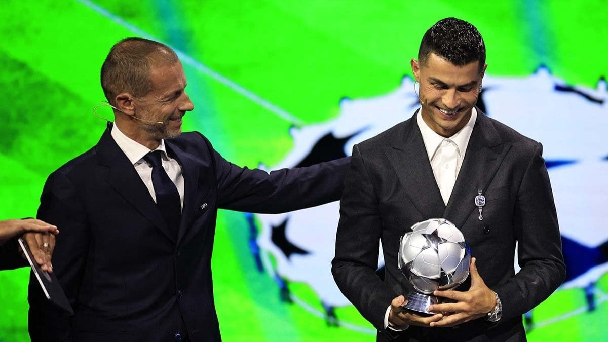 Cristiano Ronaldo é homenageado no sorteio da Champions Cristiano Ronaldo é homenageado no sorteio da Champions