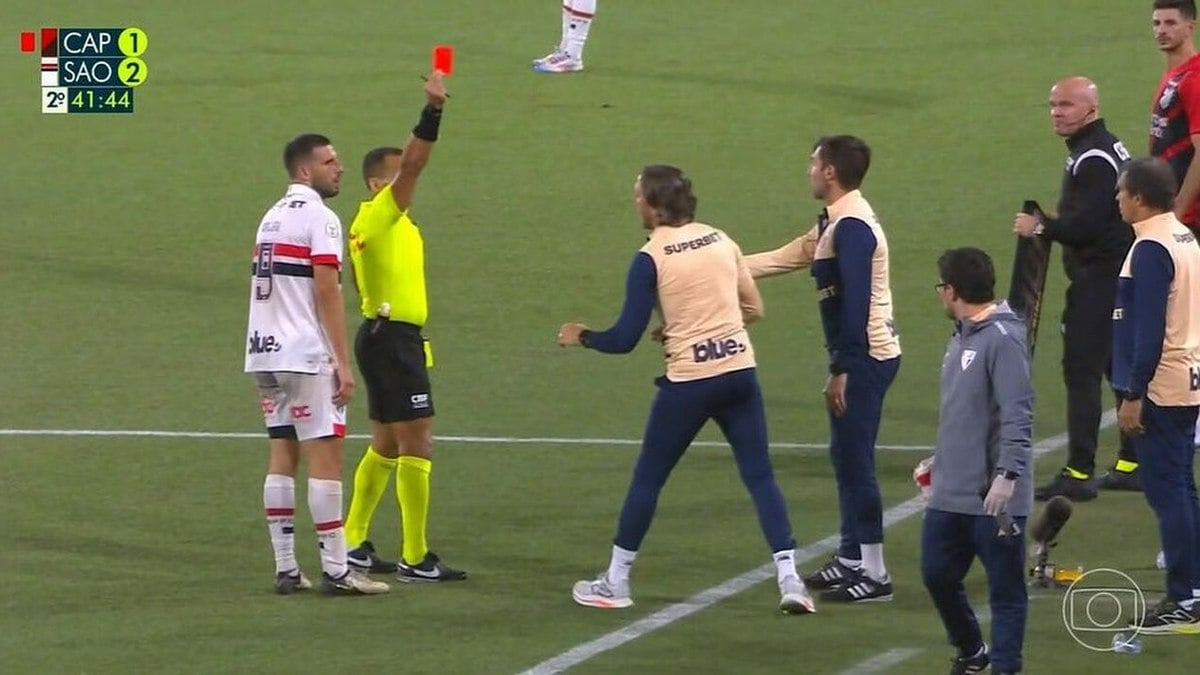 Zubeldía será julgado por expulsão contra o Athletico em julho Zubeldía será julgado por expulsão contra o Athletico em julho