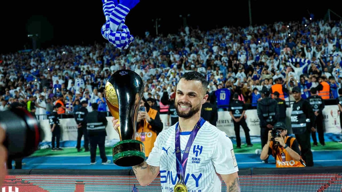 Michael chega ao Brasil e já tem data para assinar com Flamengo Michael chega ao Brasil e já tem data para assinar com Flamengo