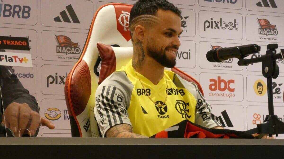 Michael revela em apresentação pelo Flamengo: ‘Queria voltar’