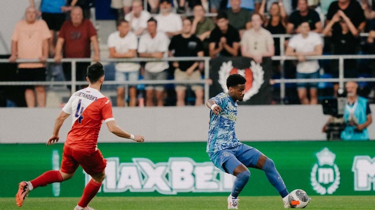 Ajax bate Vojvodina e segue vivo na fase preliminar Ajax bate Vojvodina e segue vivo na fase preliminar