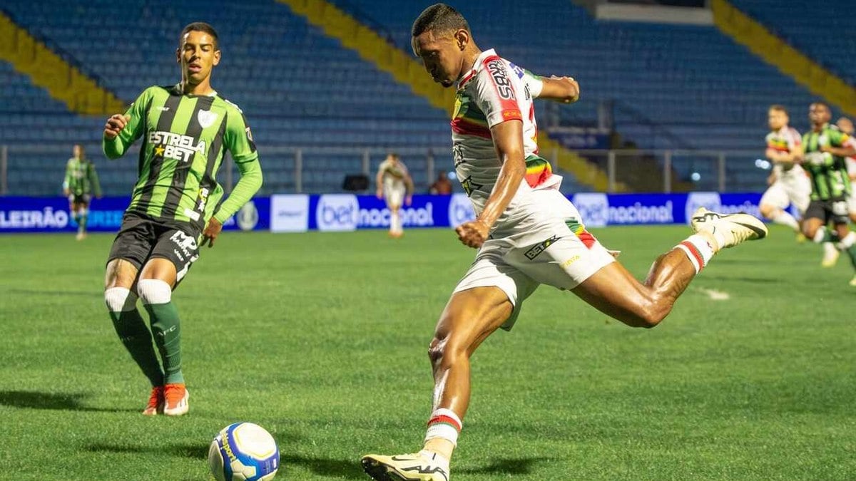 Em jogo com público pífio, Brusque e América-MG empatam pela Série B Em jogo com público pífio, Brusque e América-MG empatam pela Série B