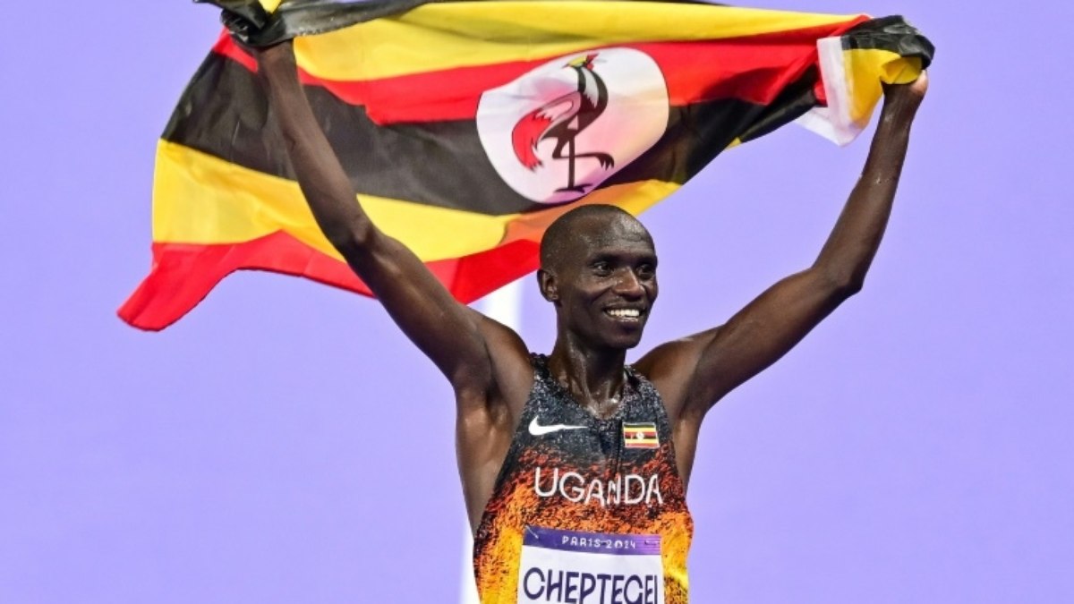 Ugandês Cheptegei vence os 10.000m em Paris com recorde olímpico Ugandês Cheptegei vence os 10.000m em Paris com recorde olímpico