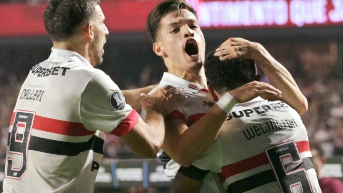 São Paulo vence Nacional (2-0) e vai às quartas da Libertadores São Paulo vence Nacional (2-0) e vai às quartas da Libertadores