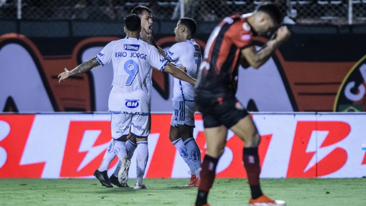 Cruzeiro reage no segundo tempo e arranca empate com Vitória Cruzeiro reage no segundo tempo e arranca empate com Vitória
