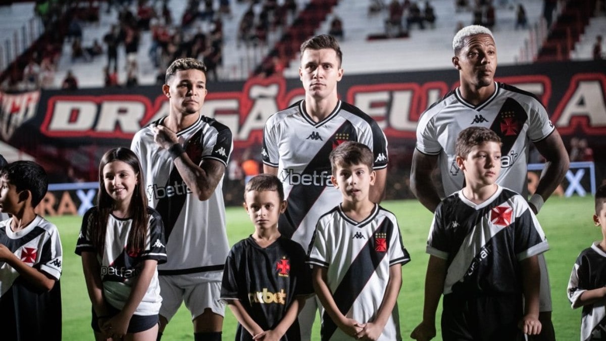 Sem Coutinho, Vasco encara o Atlético-GO pelas oitavas da Copa do Brasil Sem Coutinho, Vasco encara o Atlético-GO pelas oitavas da Copa do Brasil