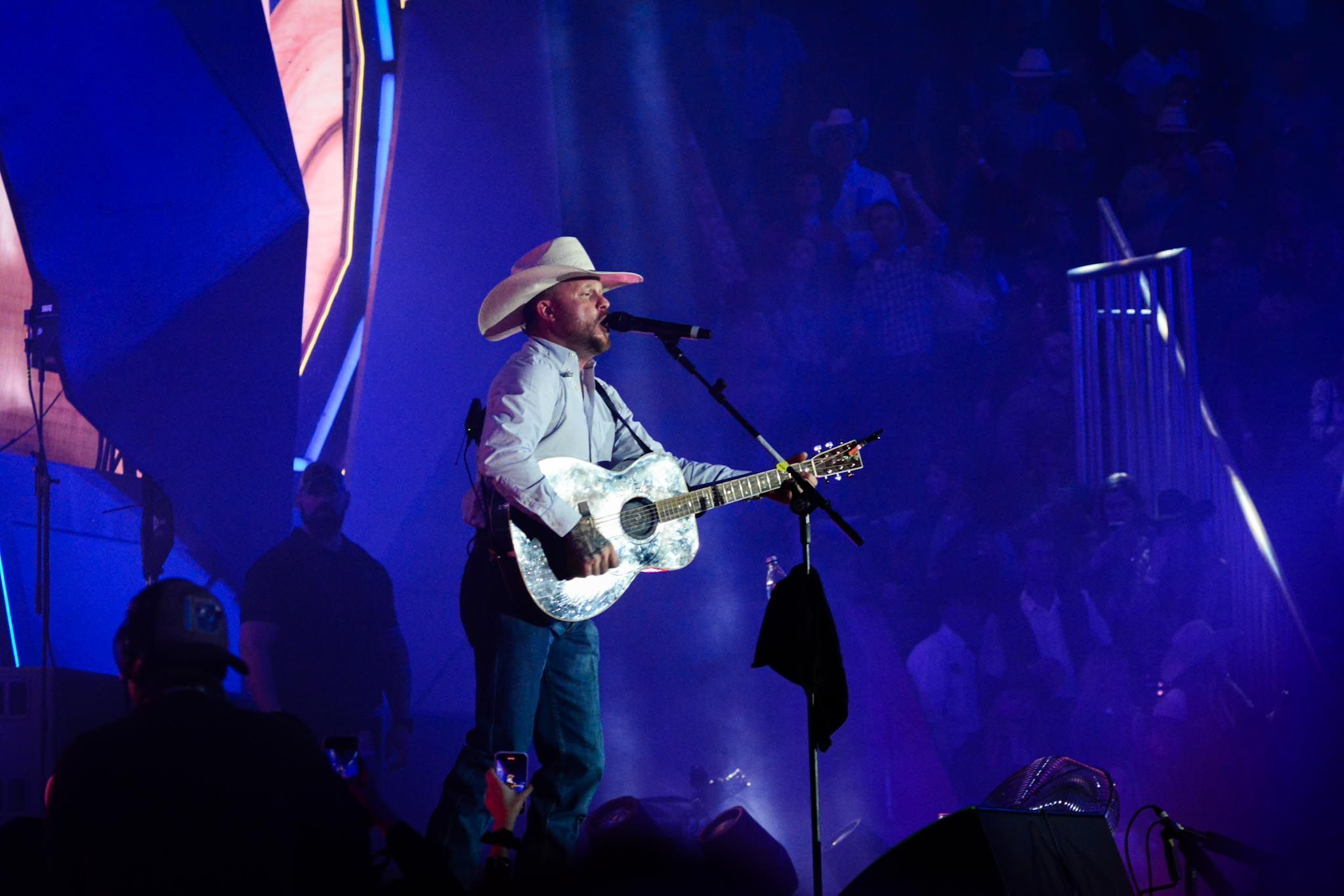Barretos: Cody Johnson faz estreia no Brasil na presença de Fernando & Sorocaba Barretos: Cody Johnson faz estreia no Brasil na presença de Fernando & Sorocaba