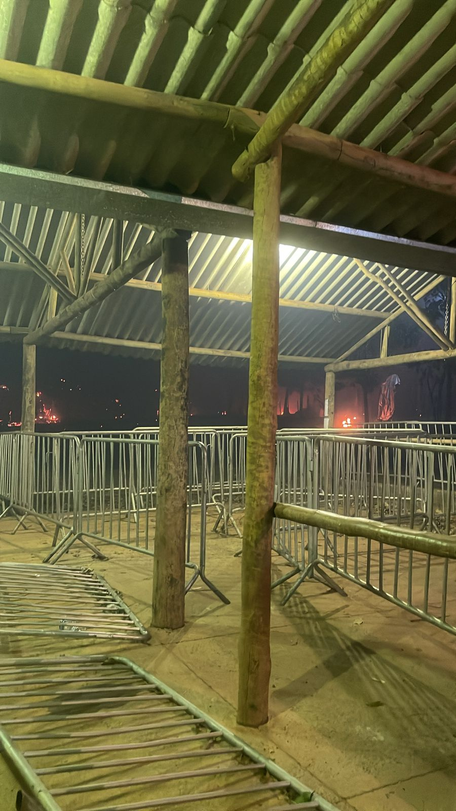 Incêndio atinge festival de música eletrônica no interior de SP; veja imagens Incêndio atinge festival de música eletrônica no interior de SP; veja imagens