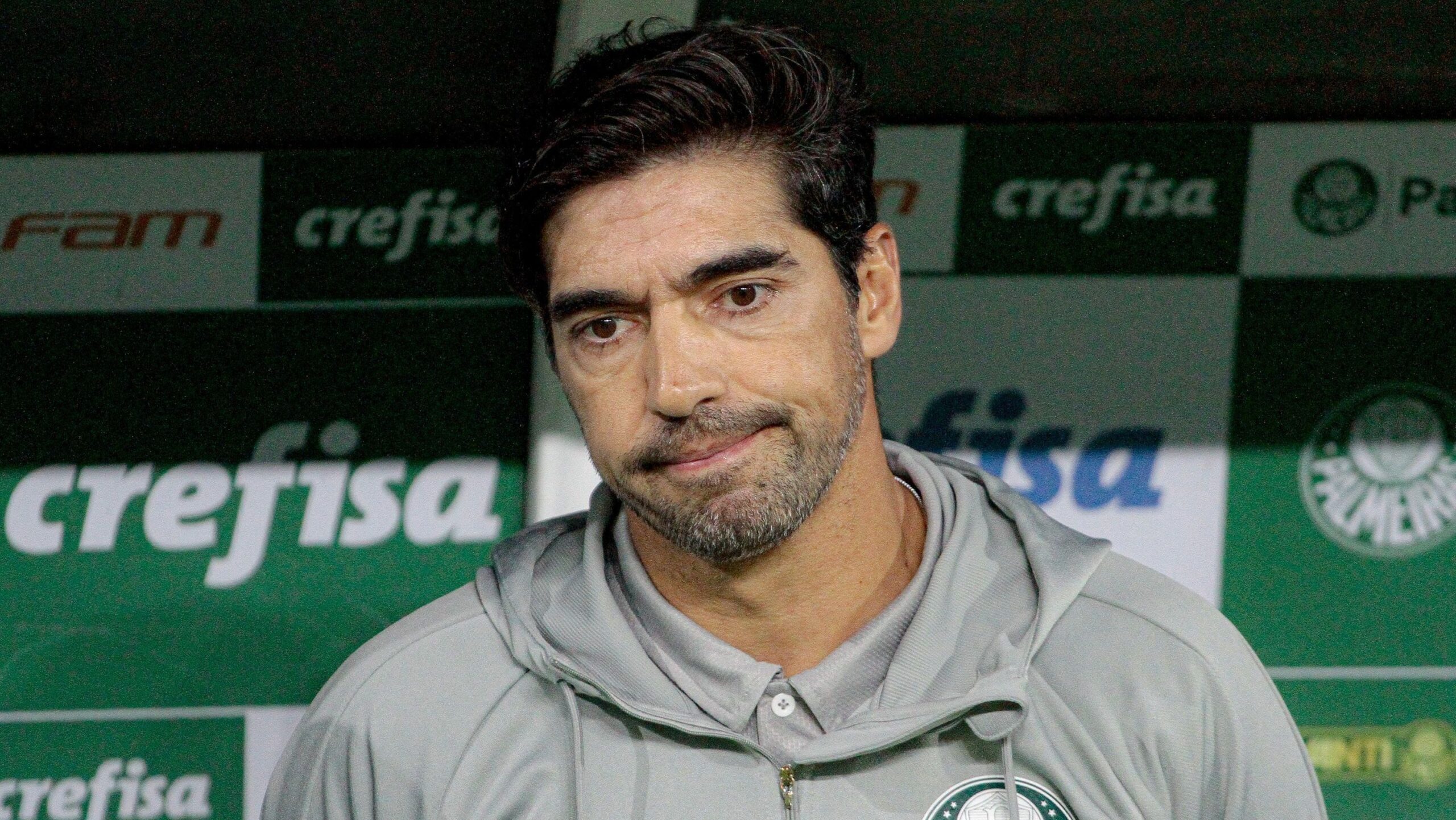 “Só dou satisfação a três mulheres”, diz Abel Ferreira a repórter; veja “Só dou satisfação a três mulheres”, diz Abel Ferreira a repórter; veja
