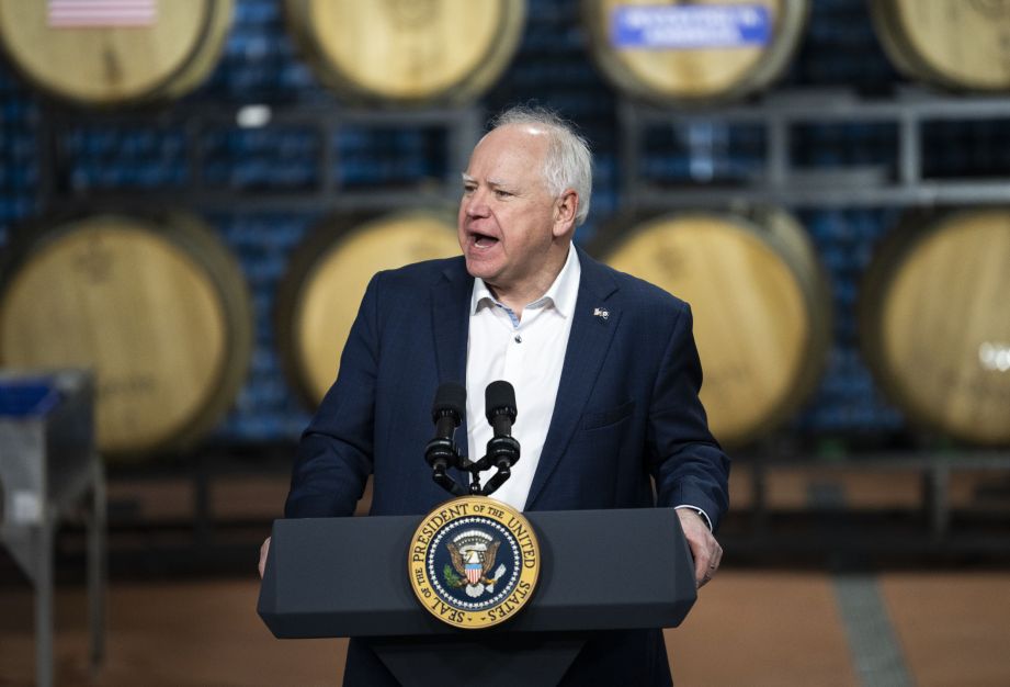 Veja histórico de políticas públicas de Tim Walz, vice de Kamala Harris Veja histórico de políticas públicas de Tim Walz, vice de Kamala Harris