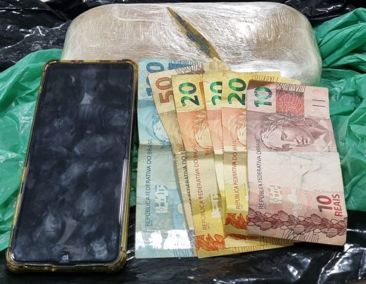 Homem é preso por tráfico de drogas no bairro São Francisco – ac24horas.com Homem é preso por tráfico de drogas no bairro São Francisco – ac24horas.com