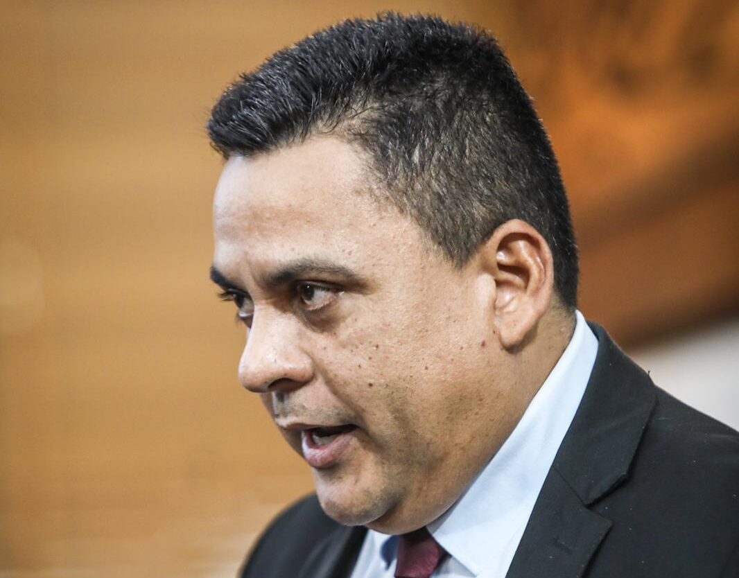 Gilberto Lira mostra áudio de IA que mostra Gerlen pedindo voto a adversário – ac24horas.com Gilberto Lira mostra áudio de IA que mostra Gerlen pedindo voto a adversário – ac24horas.com