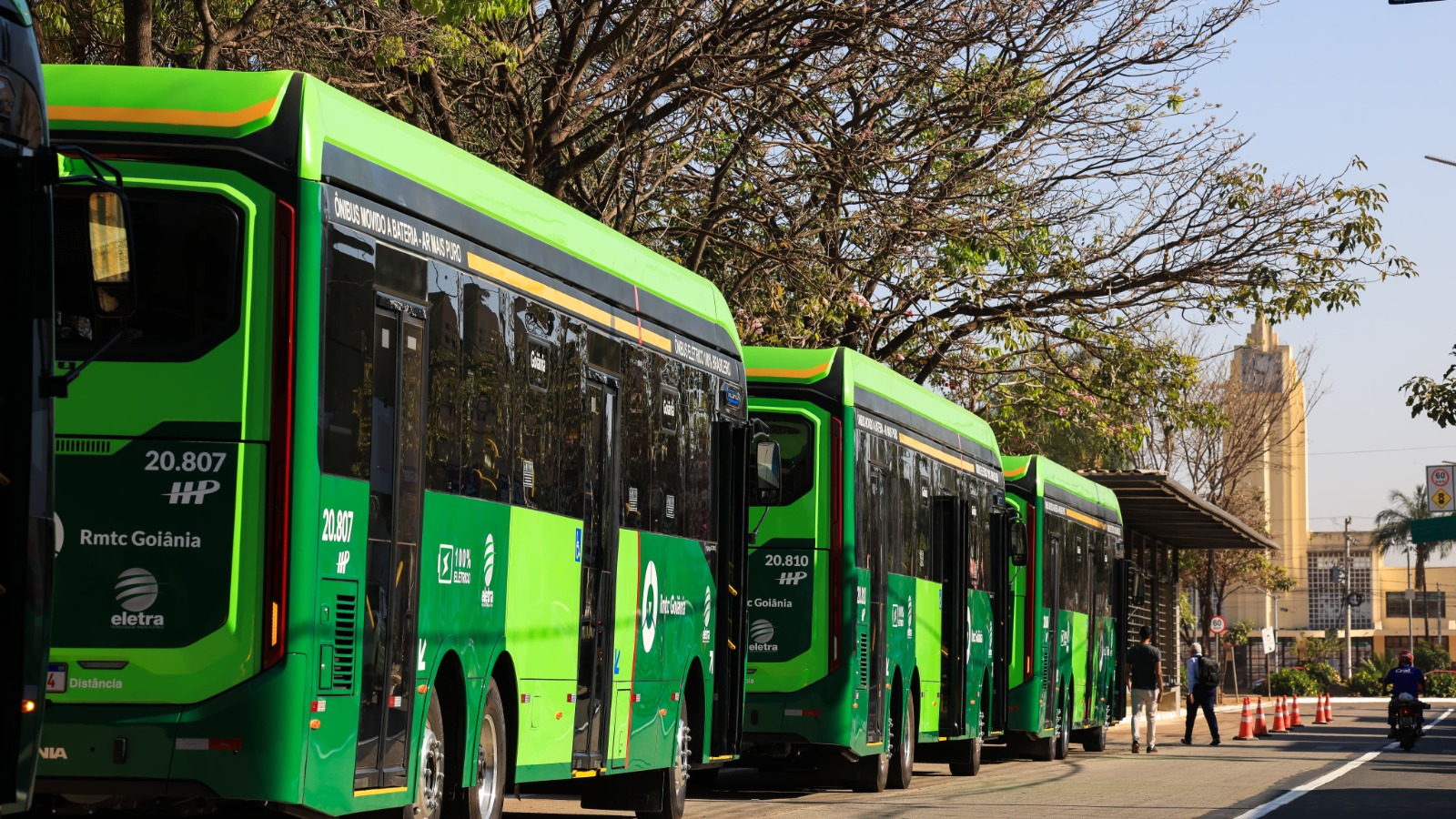 Caiado entrega 60 ônibus para o BRT de Goiânia Caiado entrega 60 ônibus para o BRT de Goiânia