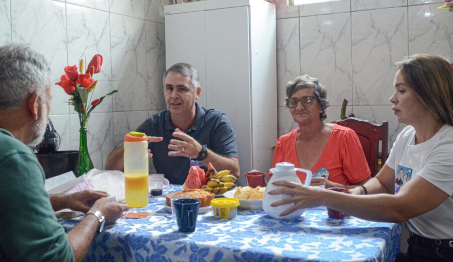 Marcus Alexandre toma café no Esperança, inaugura Casas 15 e conversa com moradores – ac24horas.com Marcus Alexandre toma café no Esperança, inaugura Casas 15 e conversa com moradores – ac24horas.com