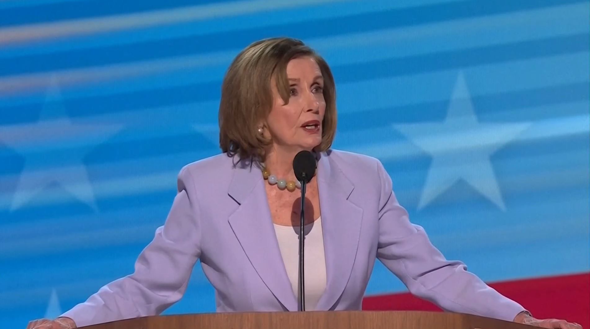 Nancy Pelosi, ex-presidente da Câmara dos EUA, discursa na Convenção Democrata Nancy Pelosi, ex-presidente da Câmara dos EUA, discursa na Convenção Democrata