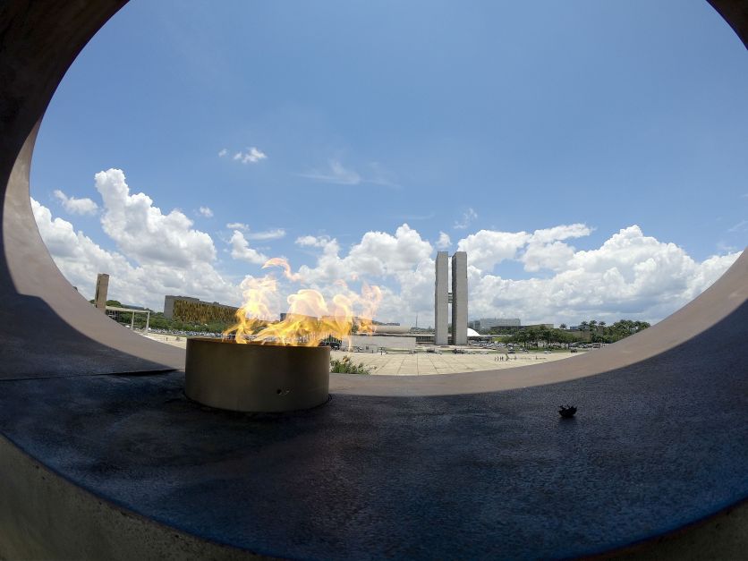 Entenda por que a Pira da Democracia está apagada em Brasília Entenda por que a Pira da Democracia está apagada em Brasília