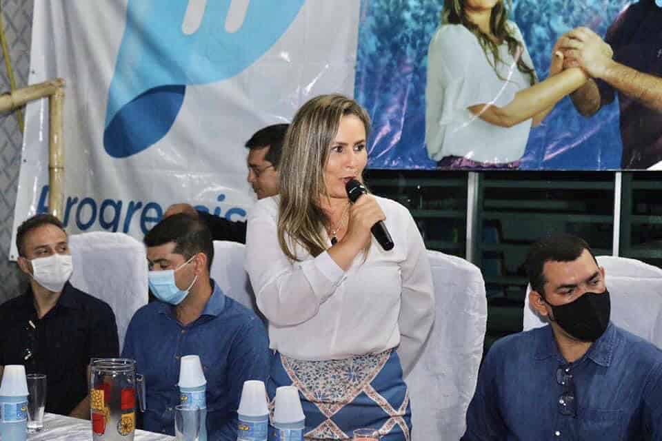 Secretária que entregou cargo volta ao governo em cargo comissionado Secretária que entregou cargo volta ao governo em cargo comissionado