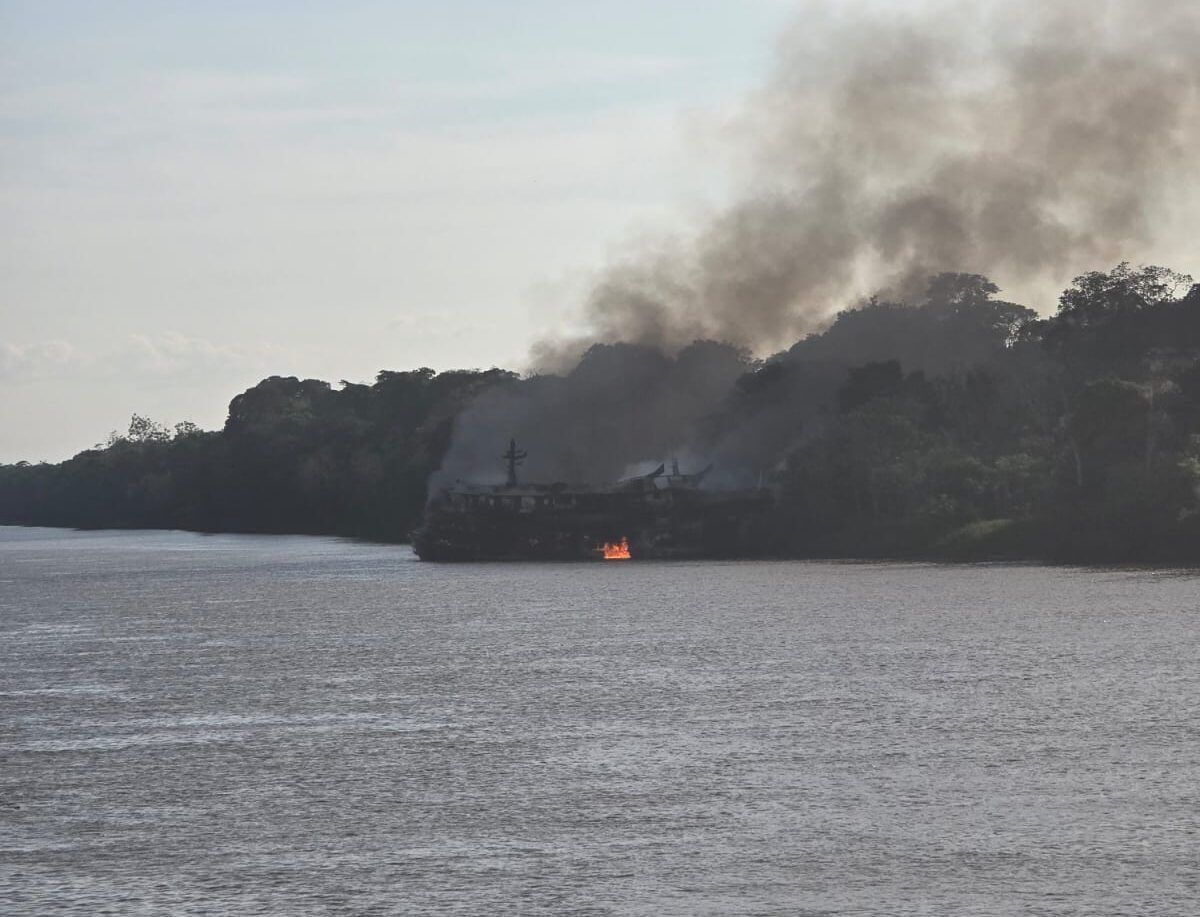 Sobe para 5 o número de mortos em incêndio de embarcação no Amazonas Sobe para 5 o número de mortos em incêndio de embarcação no Amazonas
