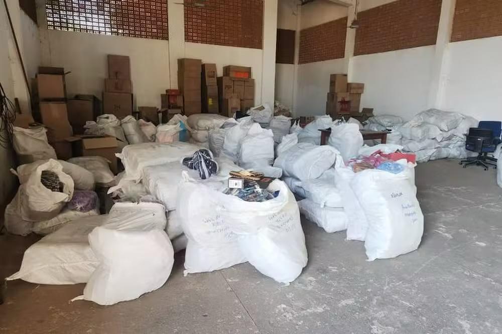 Mais de 600 bolsas e 14 mil pares de sapatos falsificados são apreendidos no Pará Mais de 600 bolsas e 14 mil pares de sapatos falsificados são apreendidos no Pará