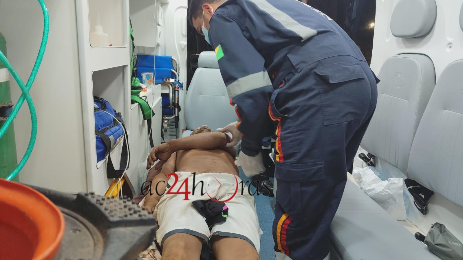 Homem não resiste à agressão de criminosos e morre dentro de ambulância – ac24horas.com Homem não resiste à agressão de criminosos e morre dentro de ambulância – ac24horas.com