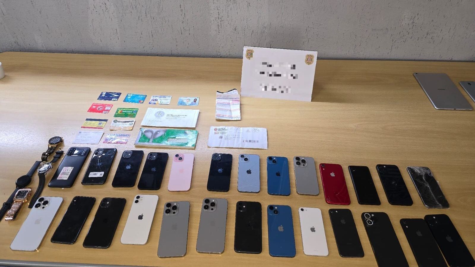 Polícia apreende 350 celulares furtados e roubados no centro de São Paulo Polícia apreende 350 celulares furtados e roubados no centro de São Paulo