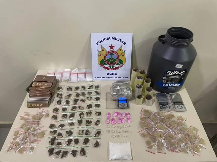 Polícia estoura ‘boca de fumo’ e apreende droga no Vila Acre – ac24horas.com Polícia estoura ‘boca de fumo’ e apreende droga no Vila Acre – ac24horas.com