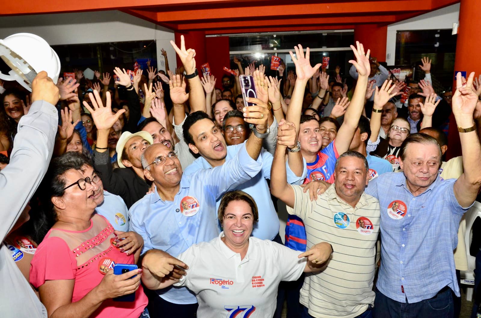 Servidores declaram apoio a Rogério Cruz e definem mobilizações Servidores declaram apoio a Rogério Cruz e definem mobilizações