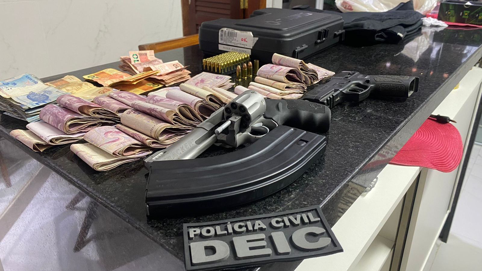 PMs são presos por suspeita de envolvimento em sequestro e morte de padrasto e enteado PMs são presos por suspeita de envolvimento em sequestro e morte de padrasto e enteado