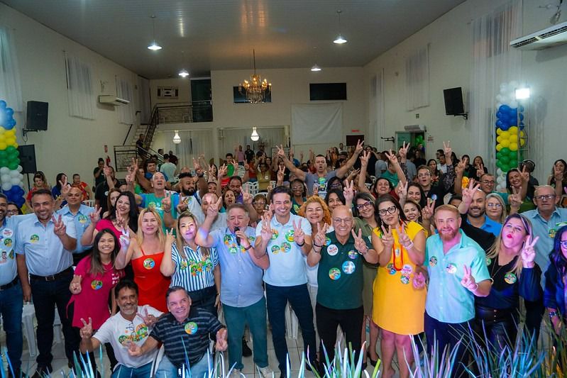 Alcides faz compromissos com profissionais da Educação Alcides faz compromissos com profissionais da Educação