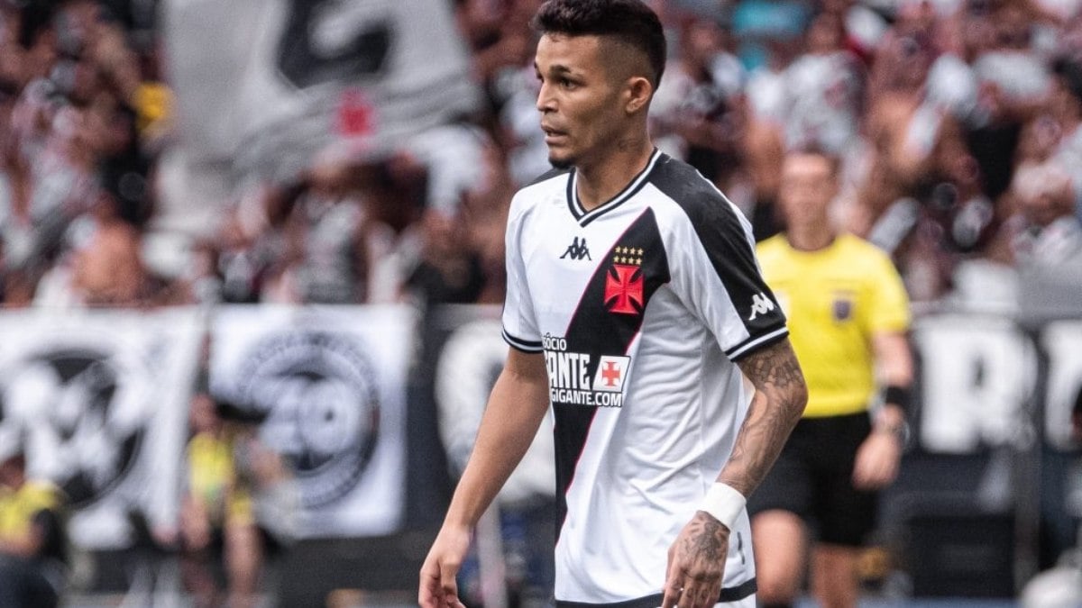 Adson é mais um desfalque do Vasco para enfrentar o Athletico Adson é mais um desfalque do Vasco para enfrentar o Athletico