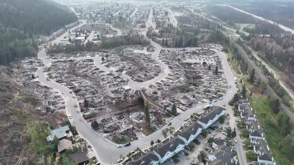 Clima extremo em partes do Canadá causa grandes inundações e apagões Clima extremo em partes do Canadá causa grandes inundações e apagões