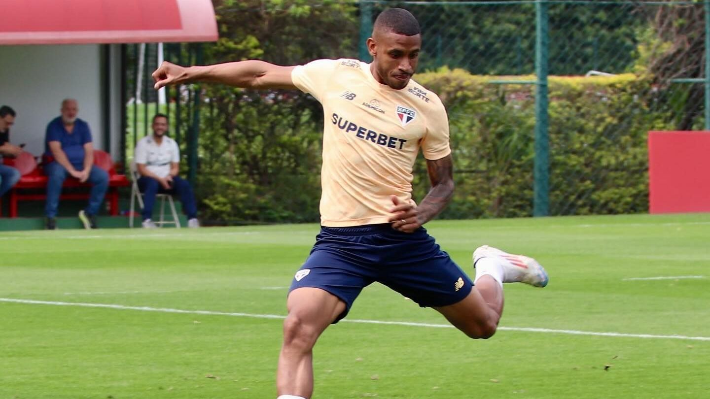 Em reencontro com Carpini, São Paulo encara Vitória em busca do G4 Em reencontro com Carpini, São Paulo encara Vitória em busca do G4