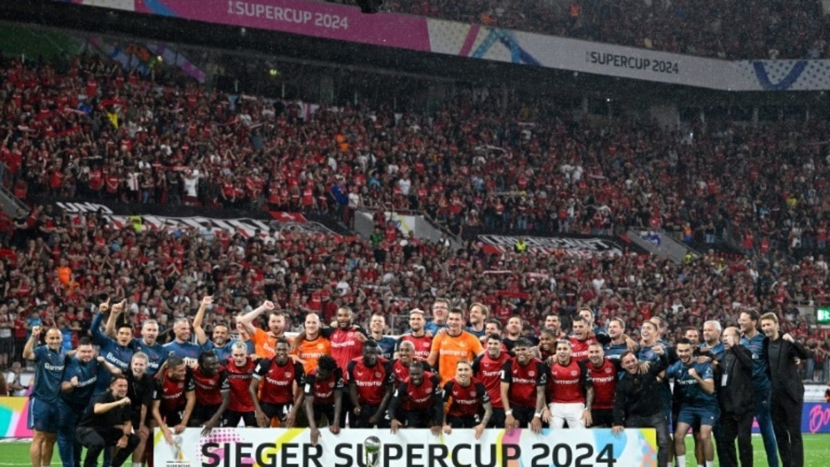 Leverkusen vence Stuttgart nos pênaltis e é campeão da Supercopa da Alemanha Leverkusen vence Stuttgart nos pênaltis e é campeão da Supercopa da Alemanha